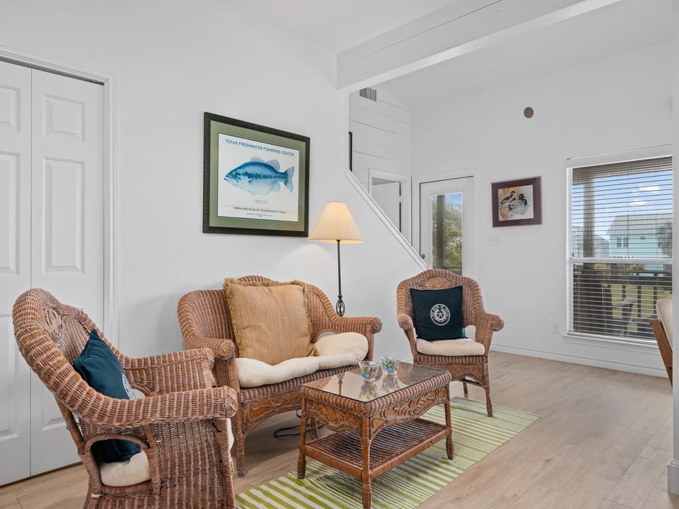 Living room, Seating area, furniture