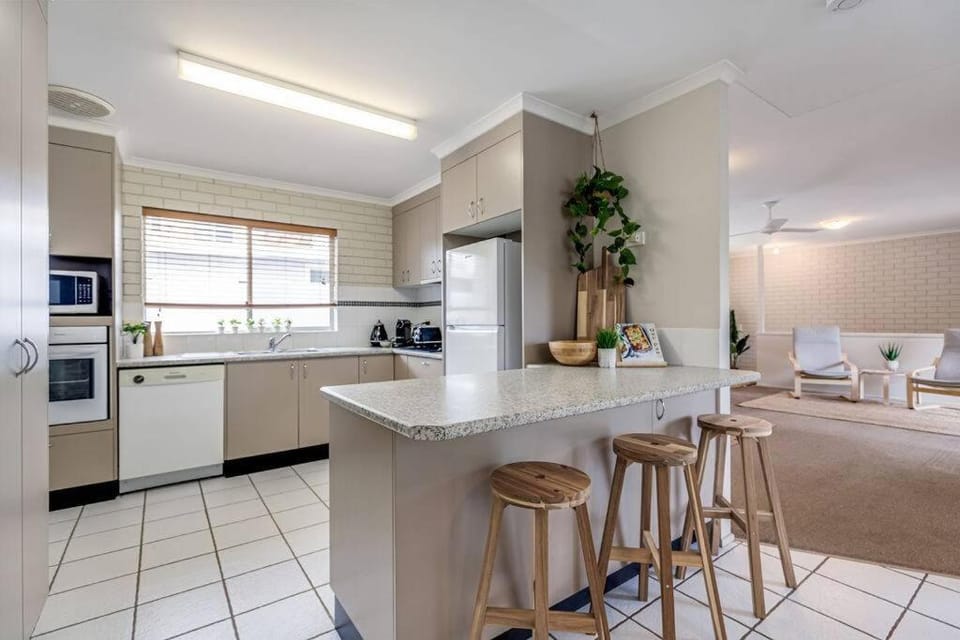Kitchen or kitchenette, minibar, pet friendly, stove, toaster
