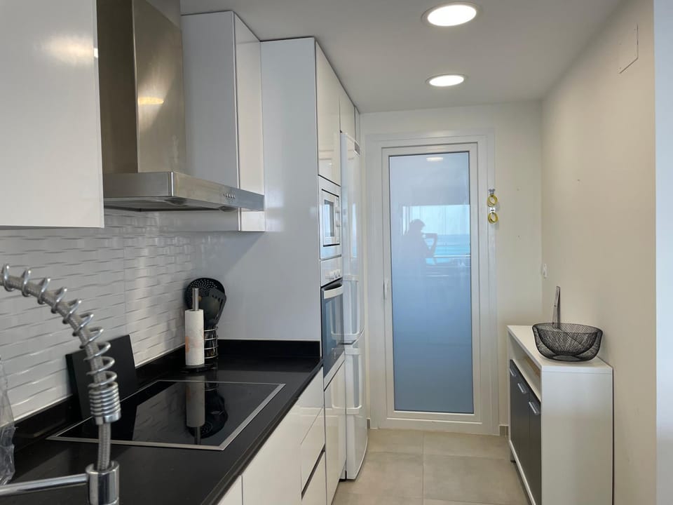 Kitchen or kitchenette, dishwasher, minibar, oven