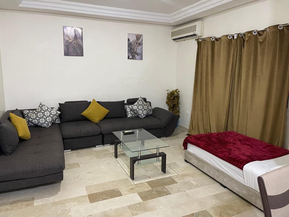 Appartement 28 au 4 éme étage avec balcon ( POUR FAMILLE ) Apartment in Marrakesh