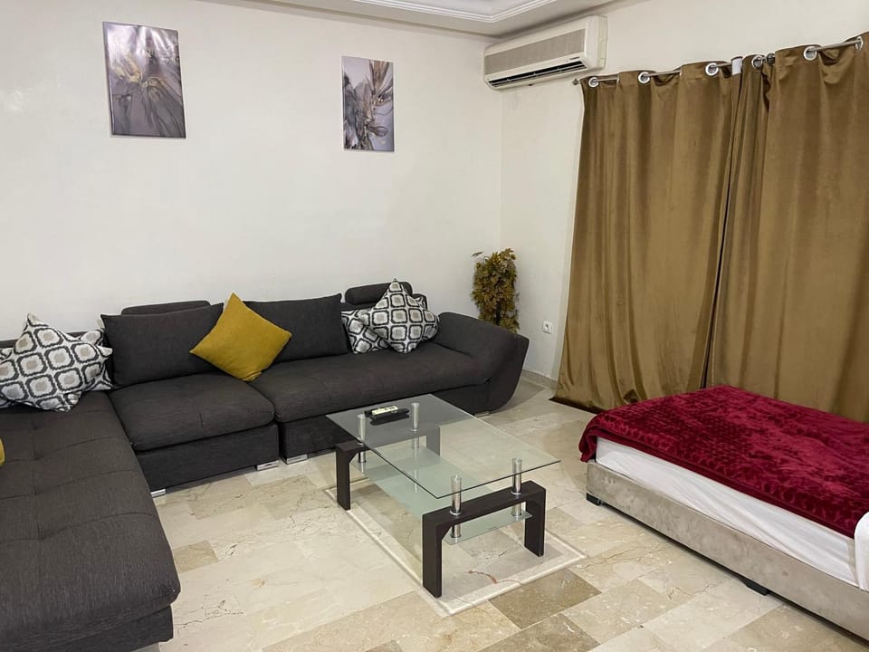 Appartement 28 au 4 éme étage avec balcon ( POUR FAMILLE ) Apartment in Marrakesh