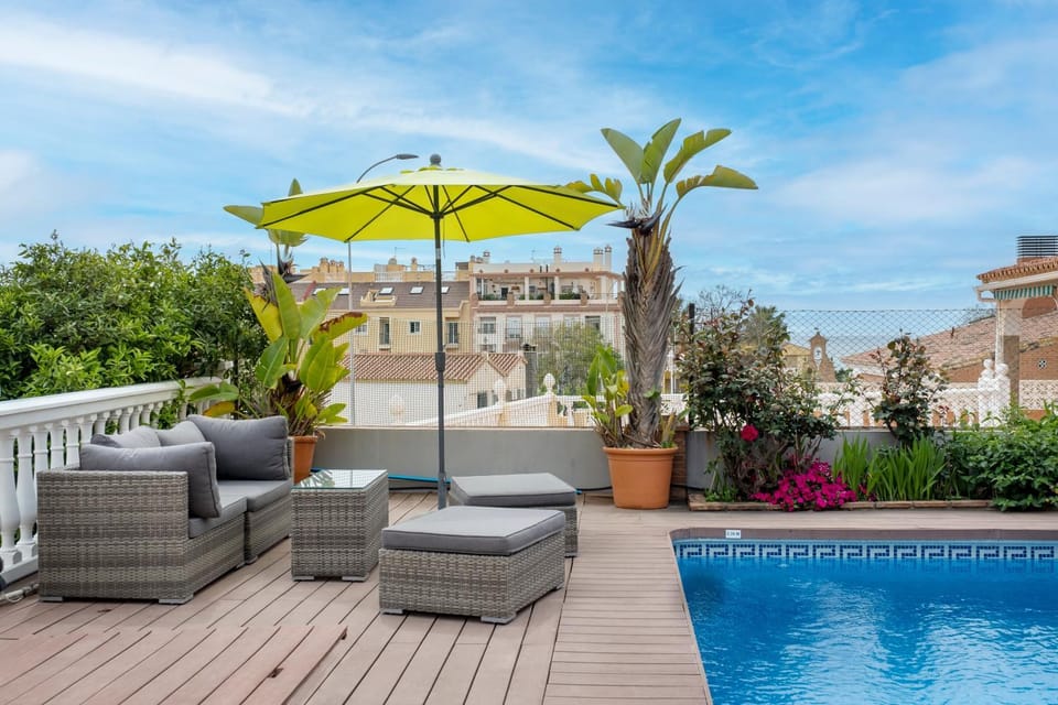 Property building, Balcony/Terrace, Living room, Swimming pool