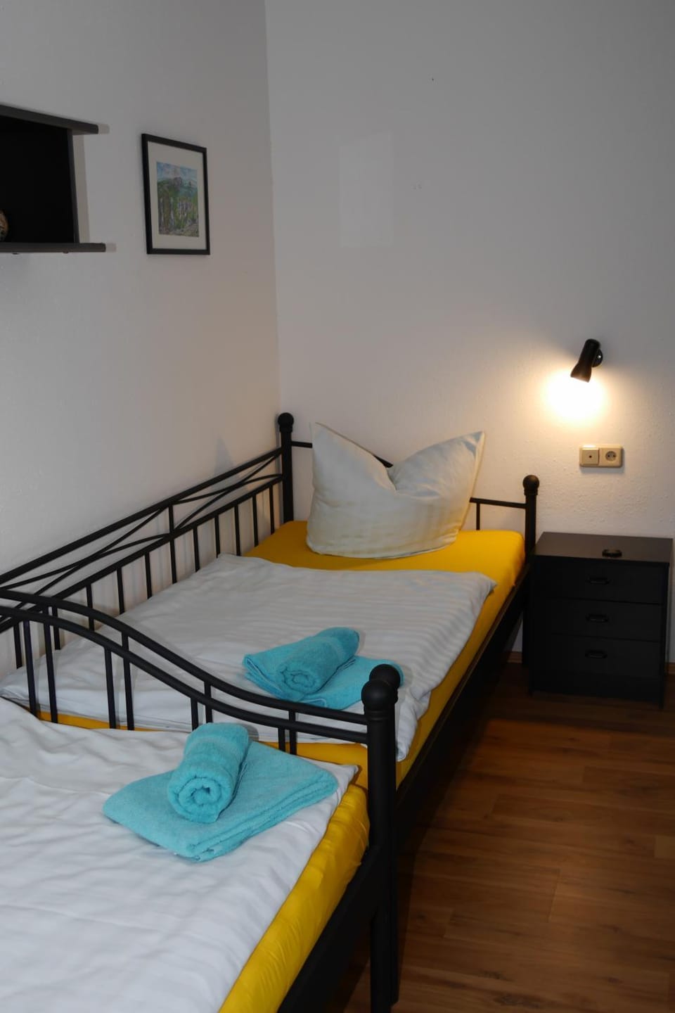 Bed, Bedroom, towels