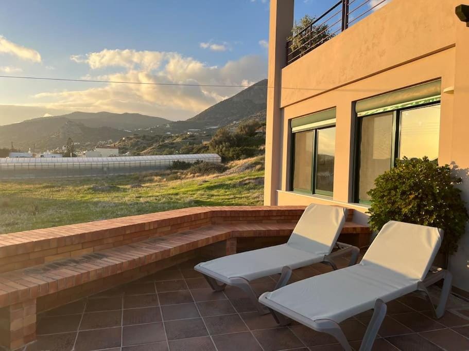 Property building, Balcony/Terrace, Mountain view, sunbed