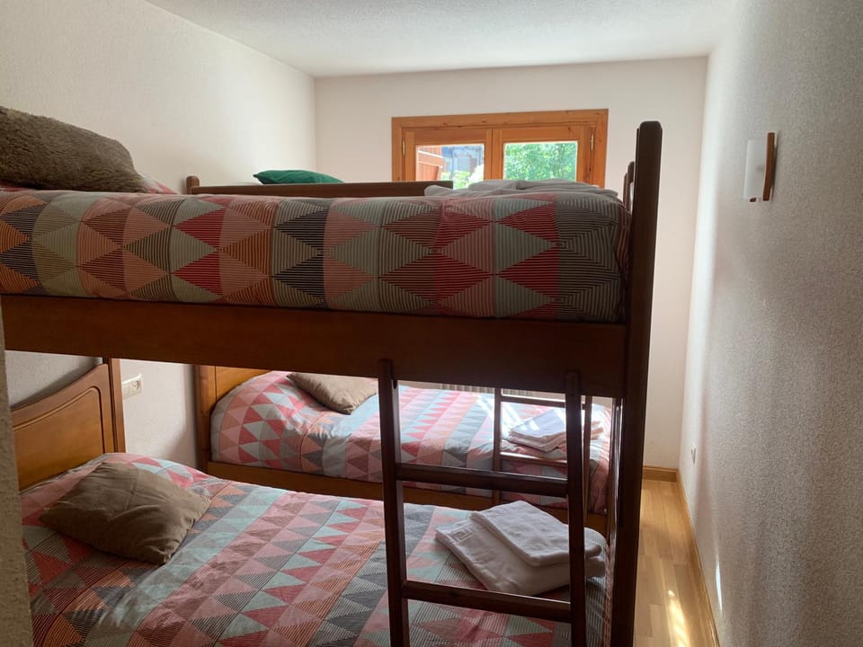 Bed, Photo of the whole room, Bedroom, bunk bed