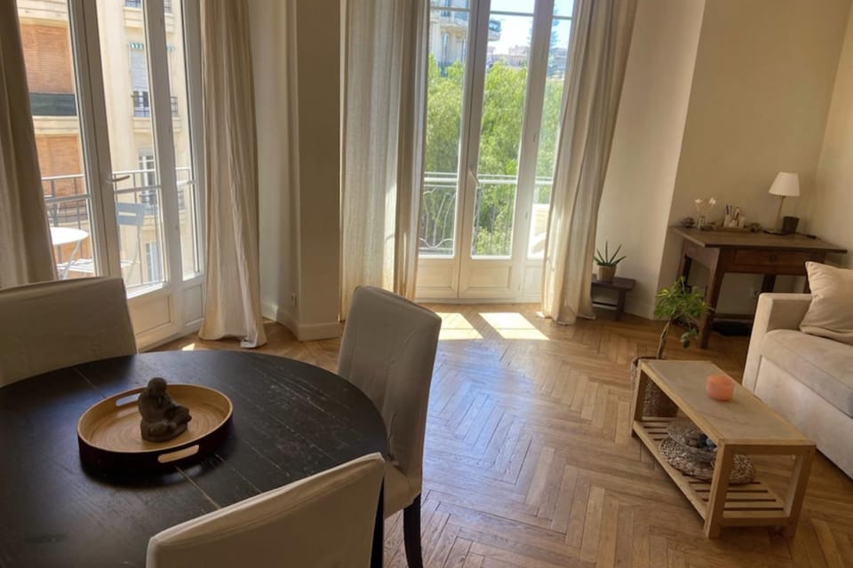 Nice 56m with balcony in rotunda near the sea Apartment in Nice