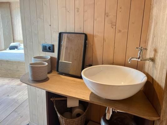 Bathroom, towels