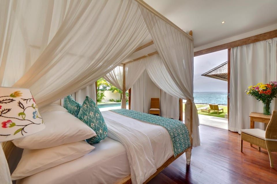 Bed, Bedroom, Sea view