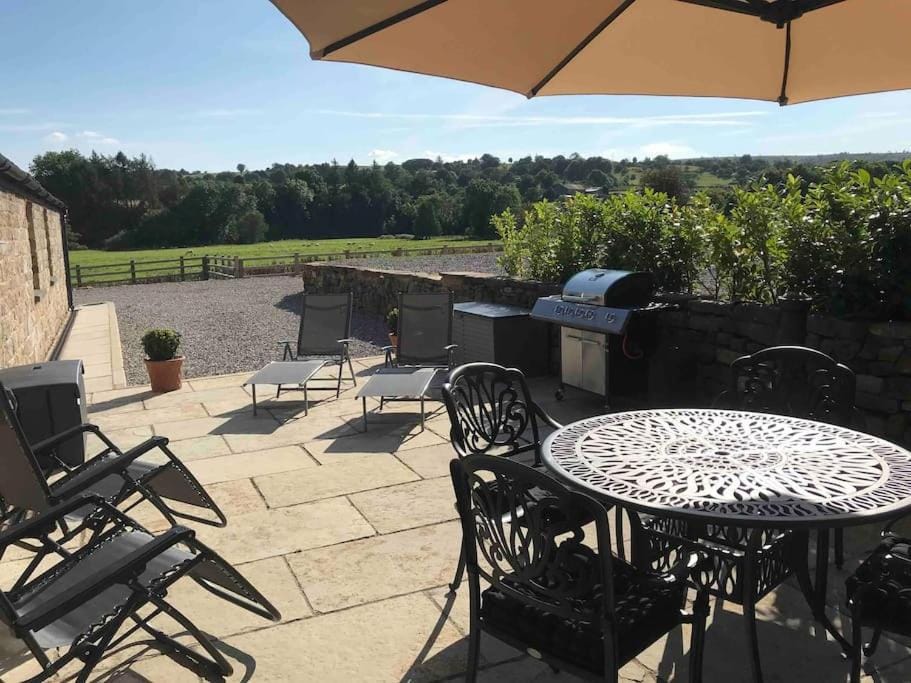 Stylish Rustic Barn Conversion sleeps 4 Near Alton Towers, Polar Bears, Peak District House in Staffordshire Moorlands District