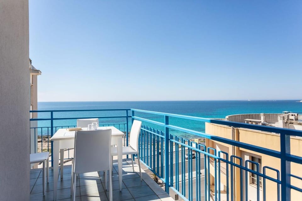 View (from property/room), Balcony/Terrace, Dining area, Sea view