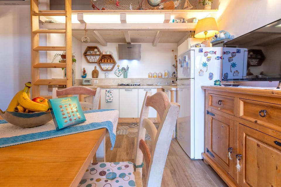 Property building, Kitchen or kitchenette, Living room