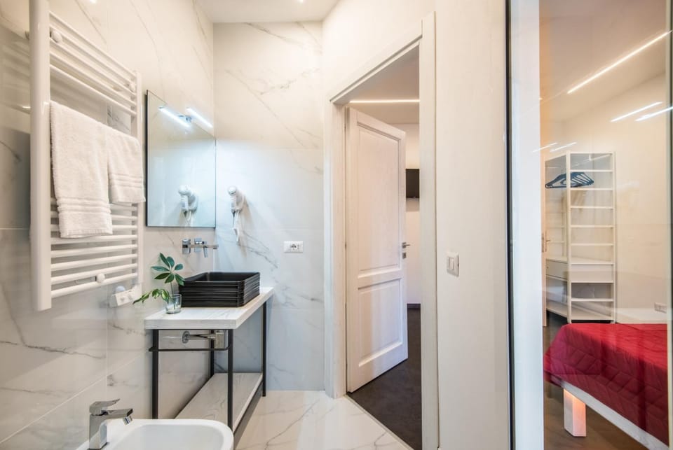 Bathroom, towels