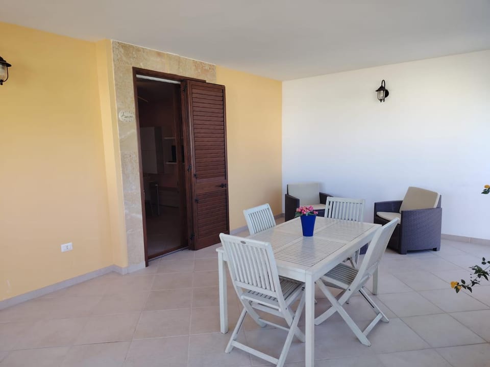 Patio, Balcony/Terrace, Seating area