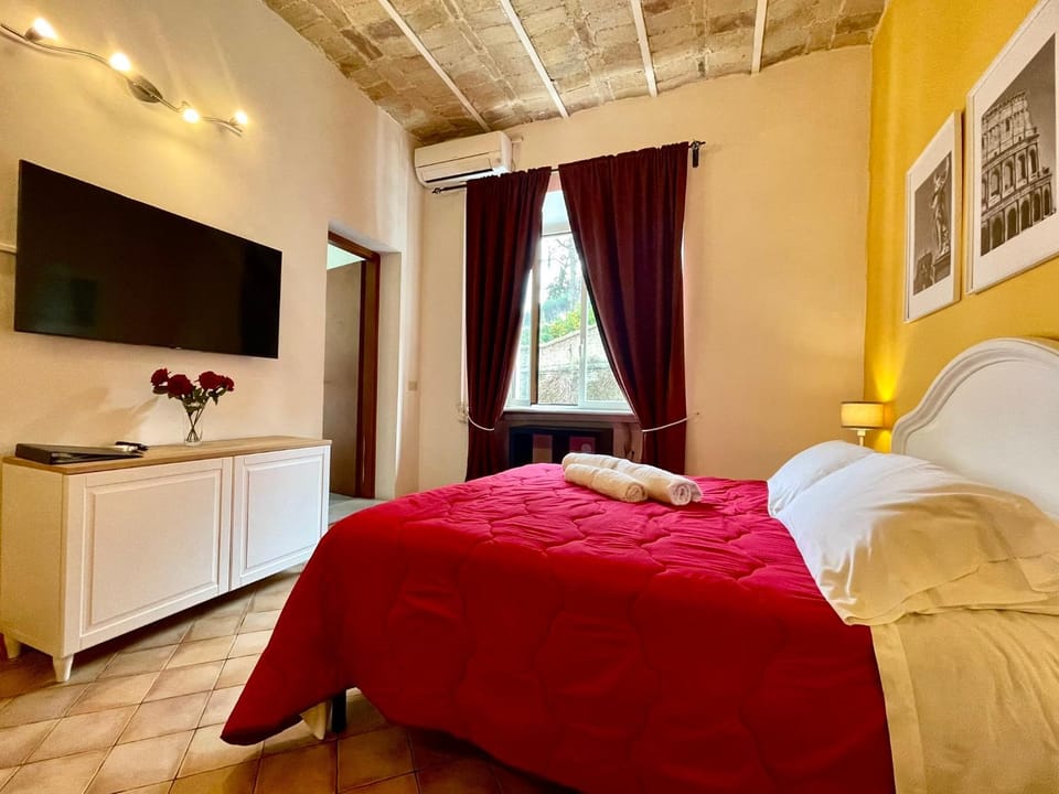 Bed, TV and multimedia, Photo of the whole room, Bedroom