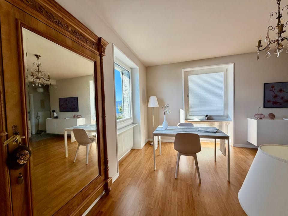 Living room, Dining area, Food