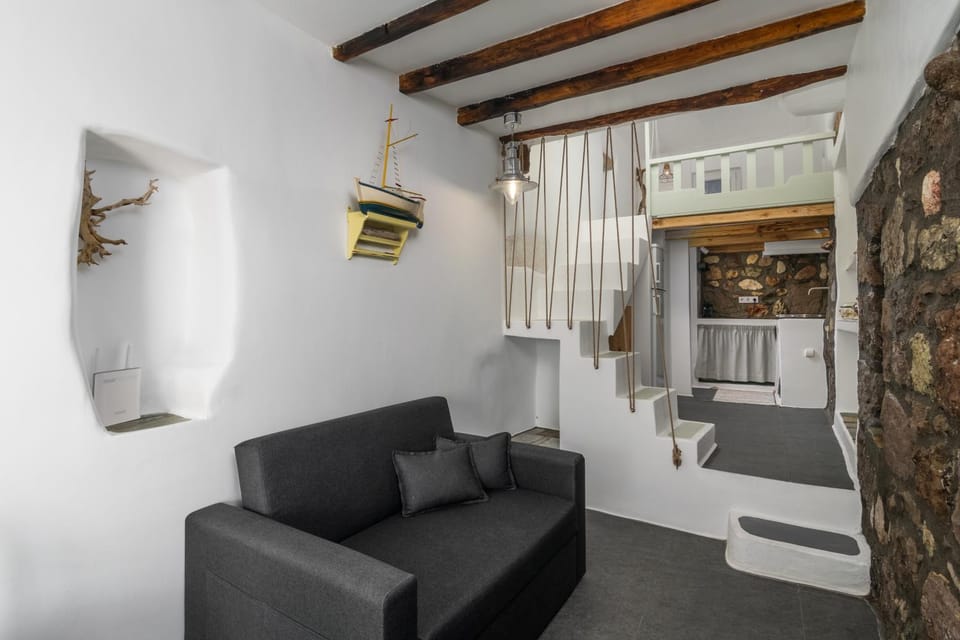 Akrogialis Sirma Klima House in Milos