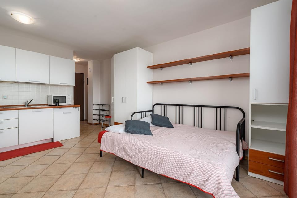 Bed, Kitchen or kitchenette