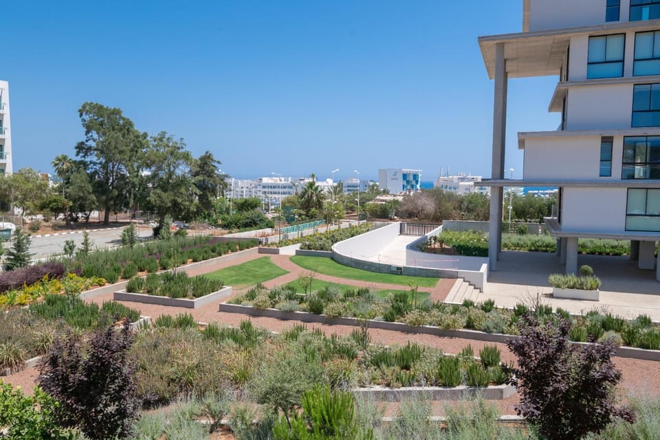 Garden view, Sea view