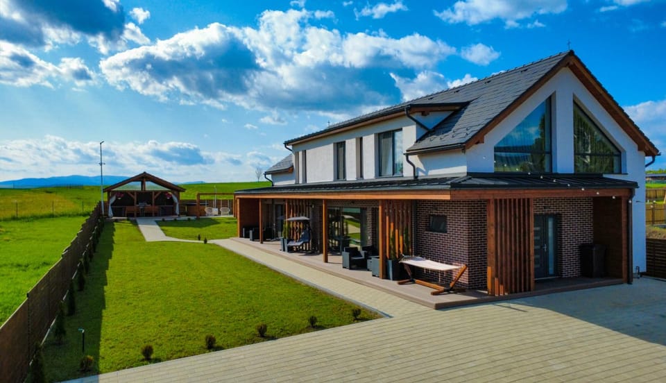 Property building, Natural landscape, Garden view