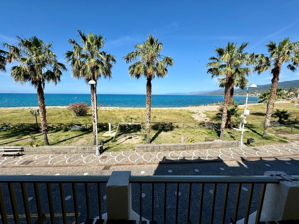 Natural landscape, View (from property/room), Balcony/Terrace, Beach, Sea view