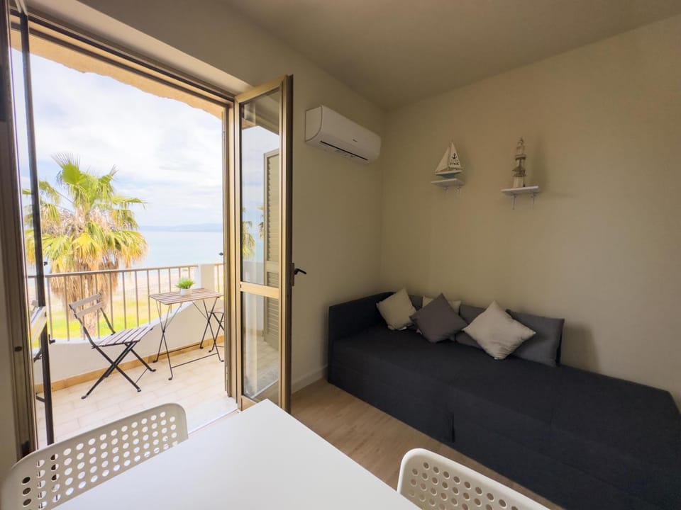 Living room, Sea view