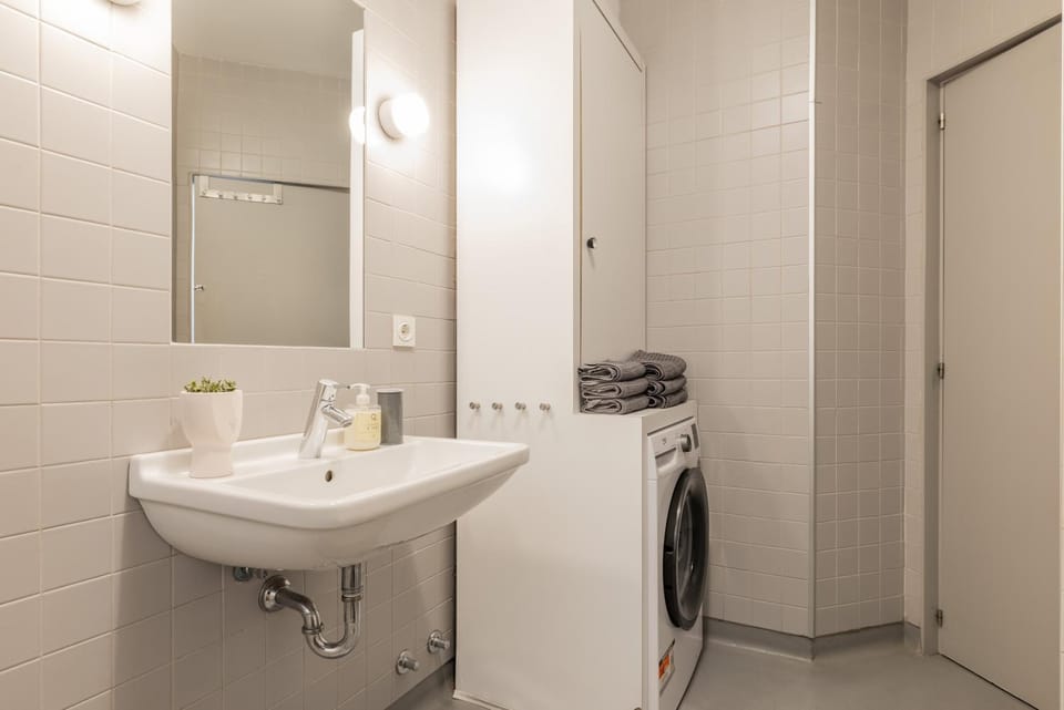 San Sebastian playa Zurriola-NO PARTIES AT HOME-NO FIESTAS EN CASA-300 meters to the beach-90 m2 Apartment in San Sebastian
