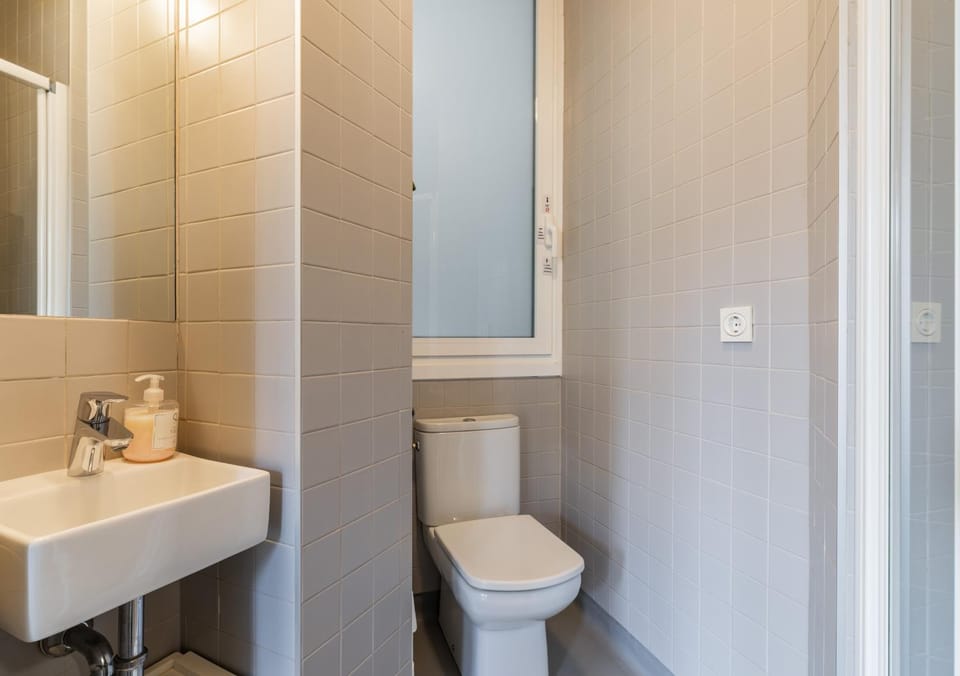 San Sebastian playa Zurriola-NO PARTIES AT HOME-NO FIESTAS EN CASA-300 meters to the beach-90 m2 Apartment in San Sebastian