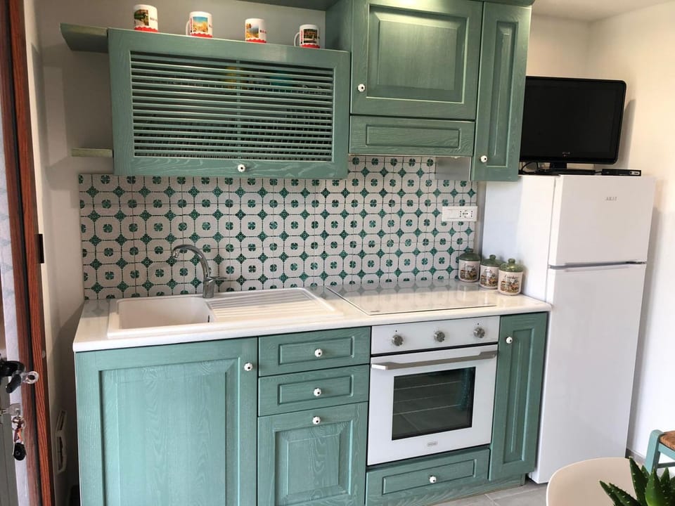 Kitchen or kitchenette, pet friendly, stove