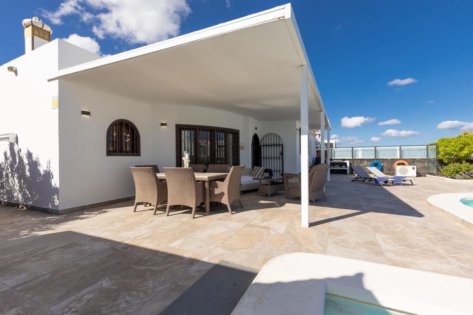 Serenity Beach Villa in Puerto del Carmen
