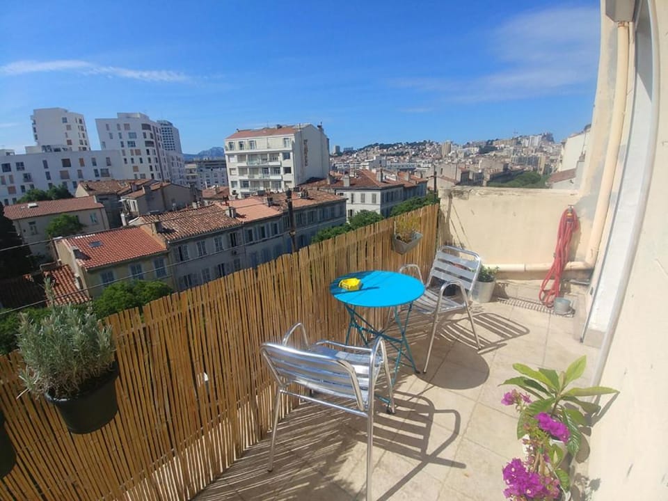LOFT T3 90 m2 + TERRASSES - Accès direct plage/bus Apartment in Marseille