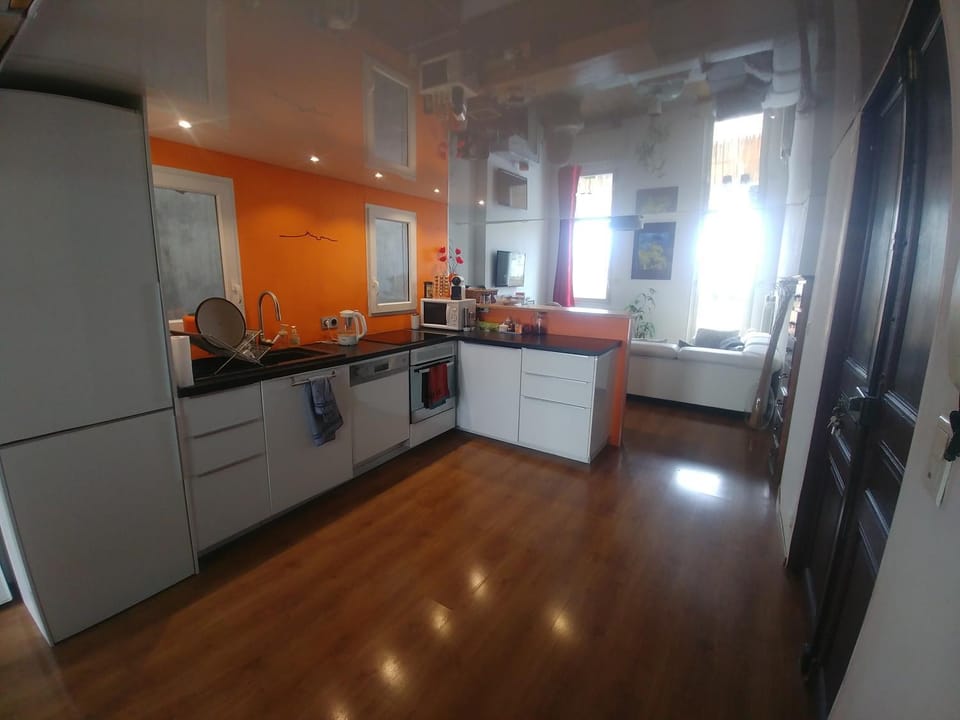 LOFT T3 90 m2 + TERRASSES - Accès direct plage/bus Apartment in Marseille