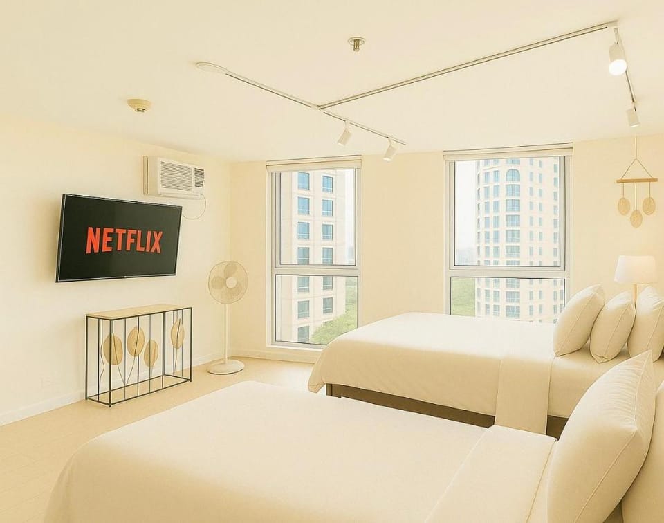 Cozy 2-bedroom in The Venice Luxury Residences Apartment in Makati