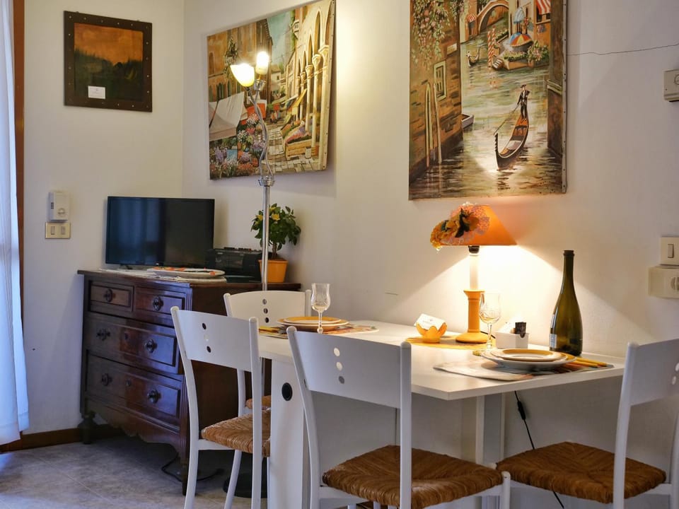 TV and multimedia, Dining area