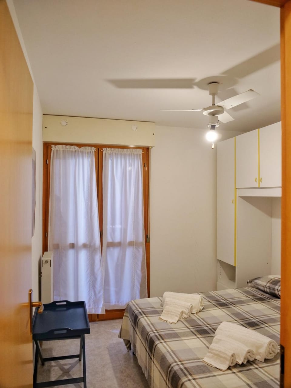 Bed, Bedroom, towels, wardrobe