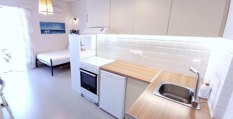 Bed, Kitchen or kitchenette, Photo of the whole room, Bedroom, pet friendly, stove