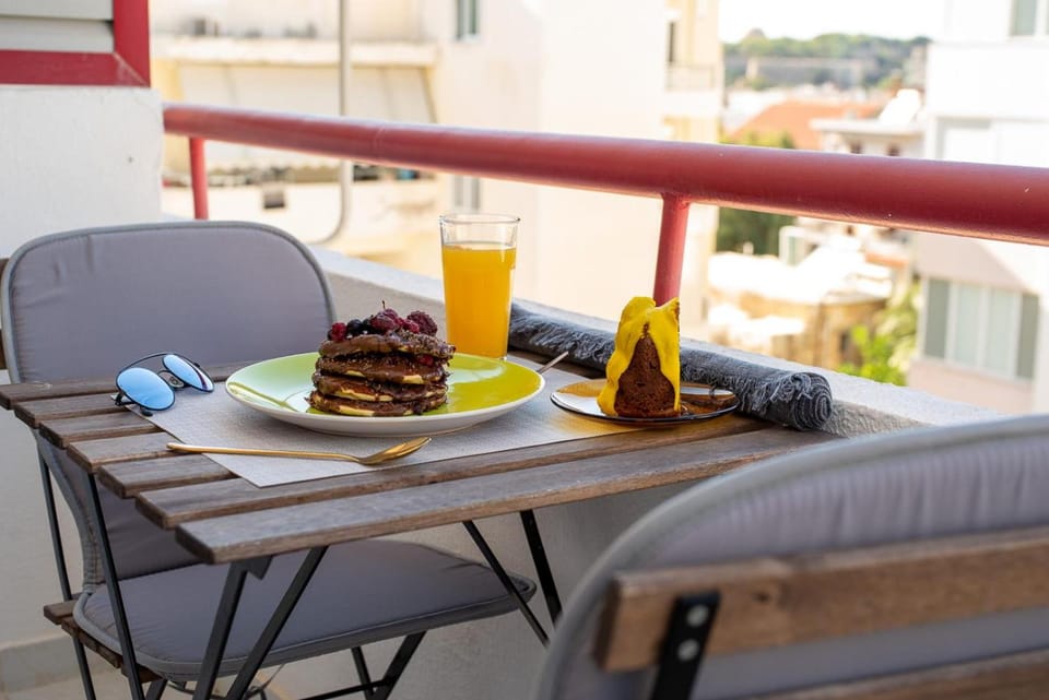 View (from property/room), Balcony/Terrace, Dining area