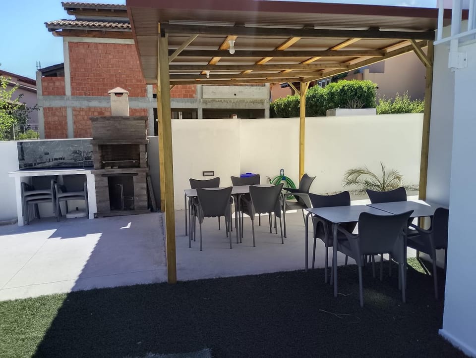 BBQ facilities, Dining area