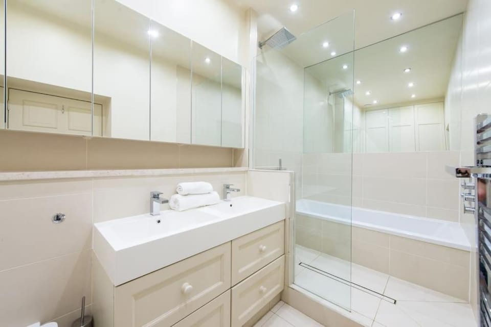 self catering , city centre apartment with Parking Apartment in Edinburgh