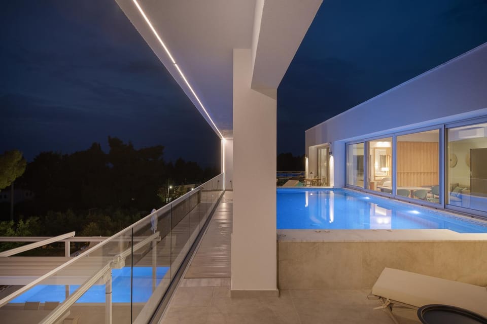 Natural landscape, Pool view, Swimming pool