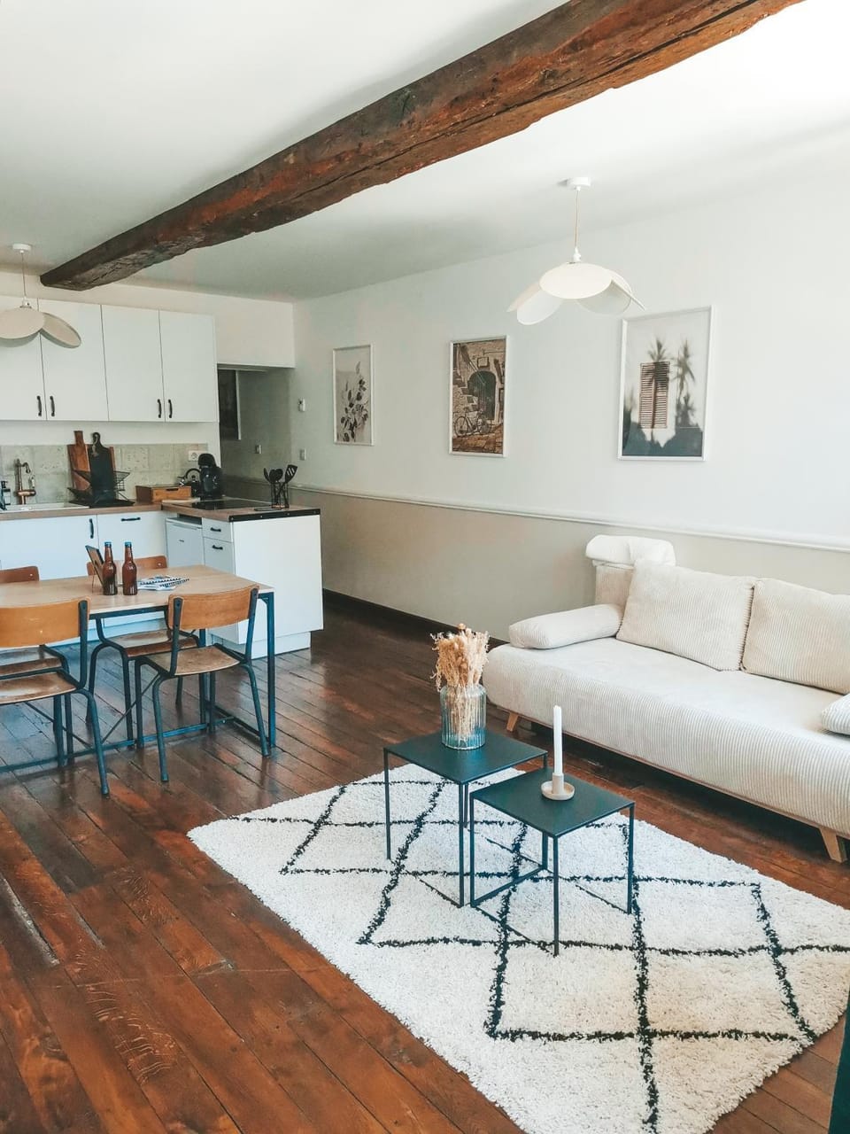 Kitchen or kitchenette, Living room, Seating area, Dining area