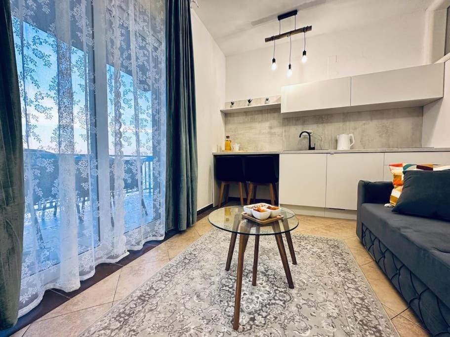 Beautiful fully renovated apartment BY THE SEA, large balcony with enchanting views Apartment in Neum