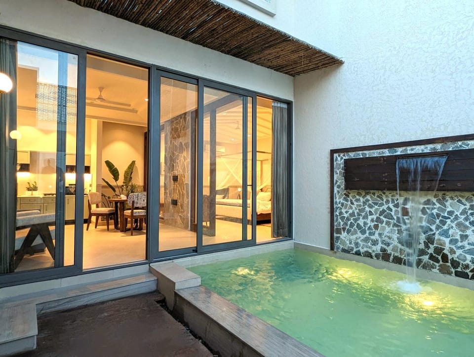 Swimming pool, Swimming pool
