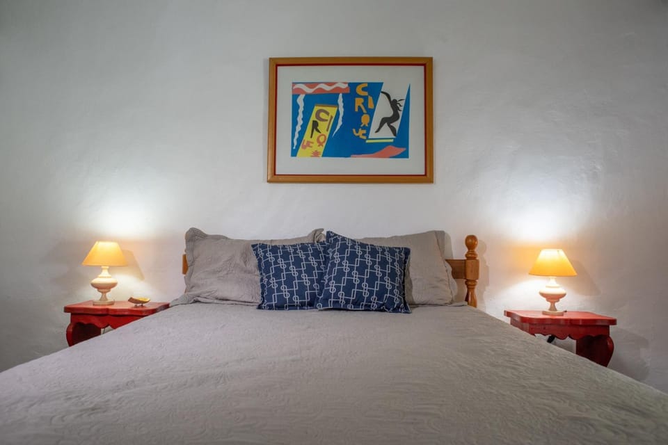 Bed, Bathroom, Photo of the whole room, Decorative detail, Bedroom, air conditioner