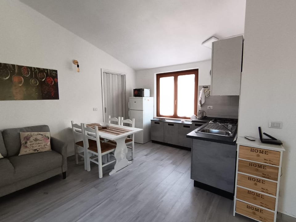 Kitchen or kitchenette, Living room
