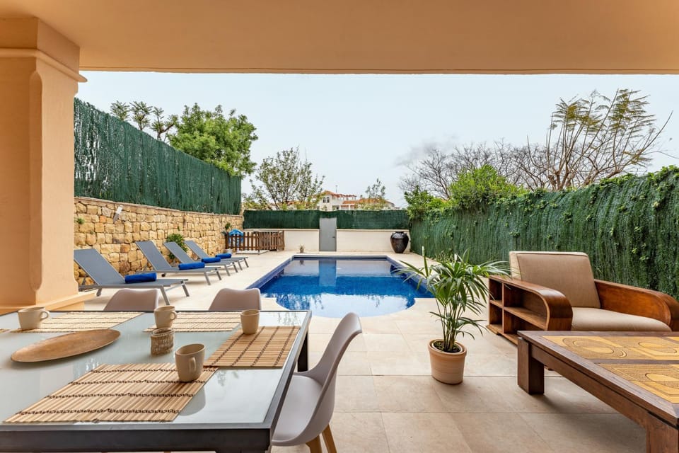 Property building, Balcony/Terrace, Living room, Swimming pool