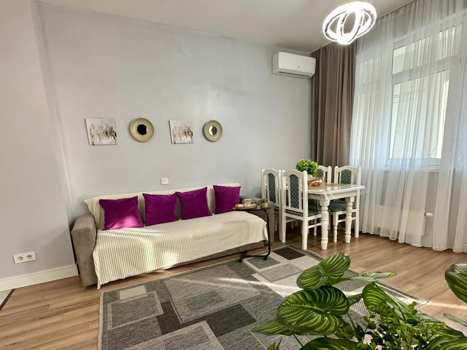 9 ЖК BRAUN уютные апартаменты напротив ТРЦ Mega Alma-Ata по Розыбакиеваа Apartment in Almaty