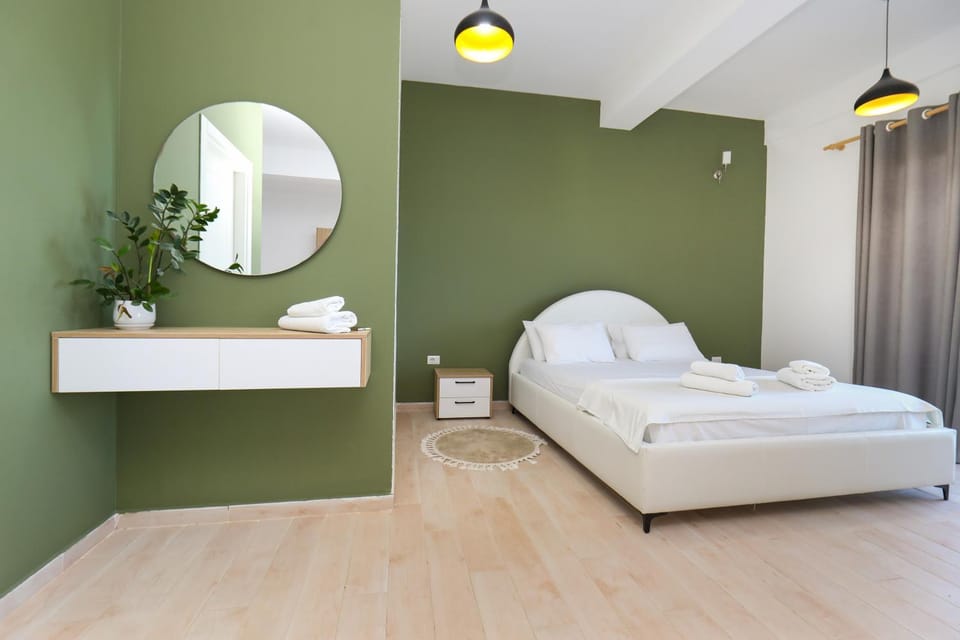 Perla Luxury Apartment - Private Patio & Parking Apartment in Vlorë