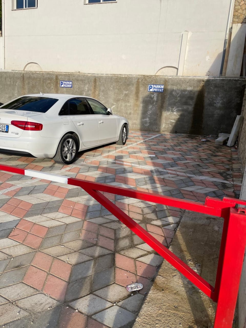 Perla Luxury Apartment - Private Patio & Parking Apartment in Vlorë