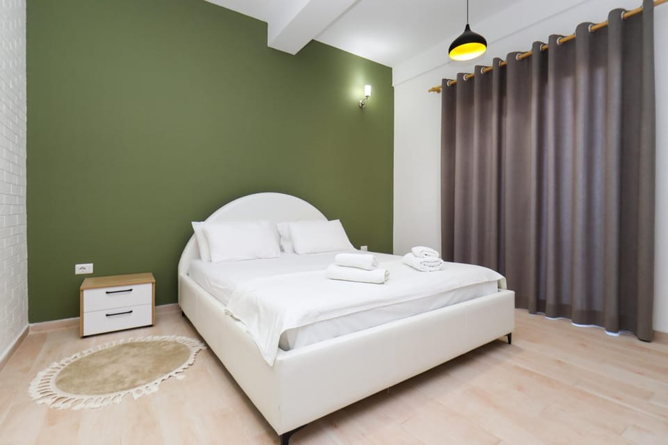 Perla Luxury Apartment - Private Patio & Parking Apartment in Vlorë