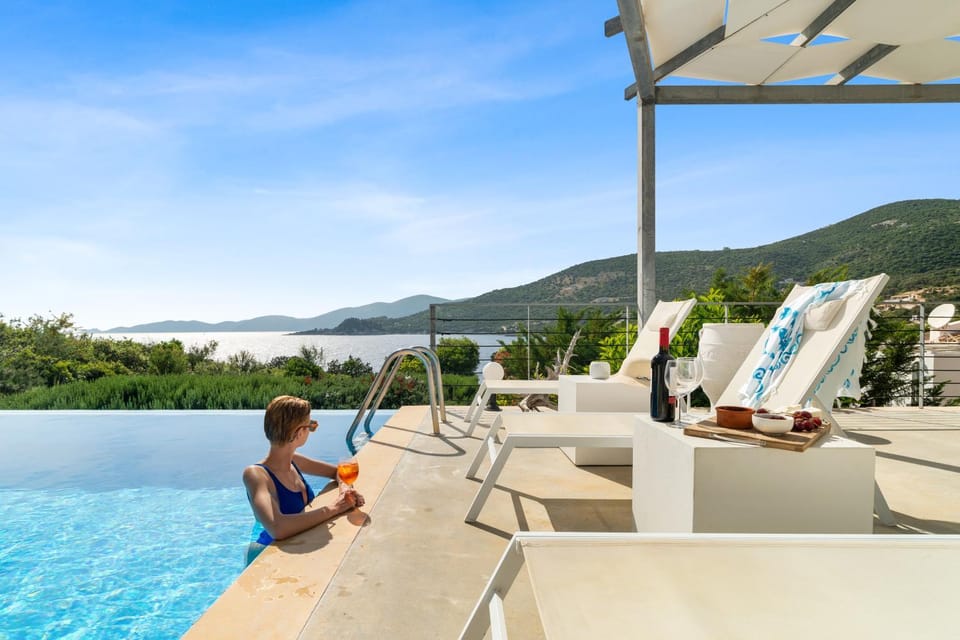 Day, People, Natural landscape, Pool view, Swimming pool, sunbed